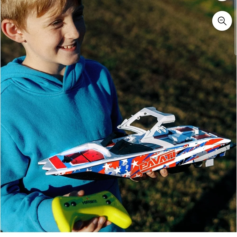 Hyper Toy Company Pavati 2.0 RC Boat, Stars & Stripes, 1:18 Scale with Remote - Picture 3 of 9